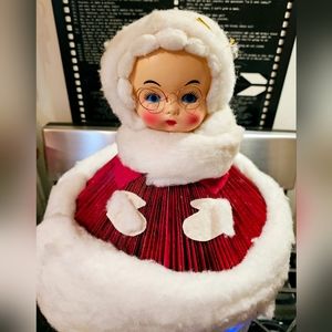 VINTAGE KITSCHY MID CENTURY 1950'S MRS. CLAUS. 13in x 13in handcrafted